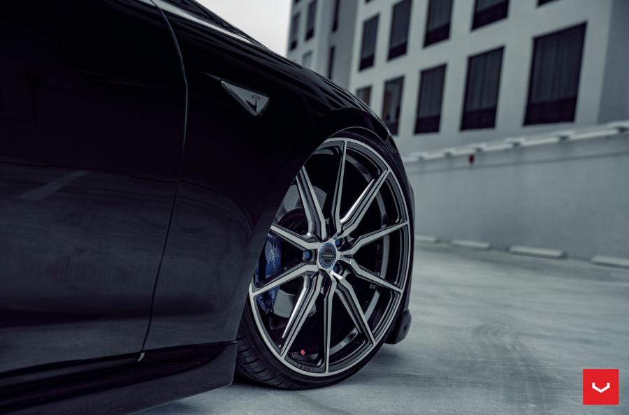 Детали экстерьера Tesla Model S on Vossen Wheels (HF-3) 2019 года  (фото 3 из 10)
